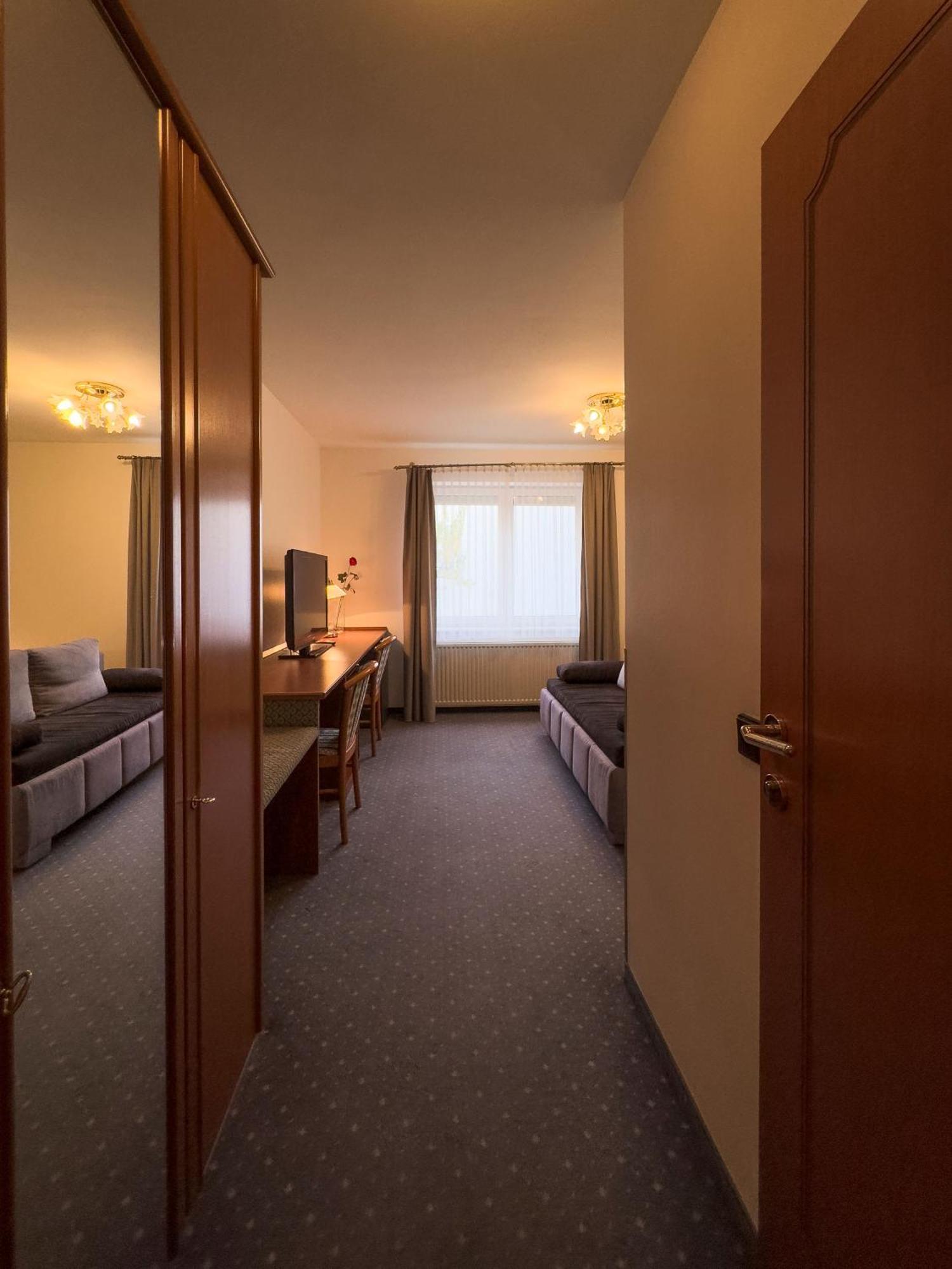 Pension Erlaa Viena Exterior foto